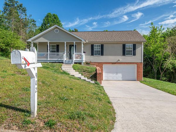 902 Clay Hill Drive, Soddy Daisy, TN 37379