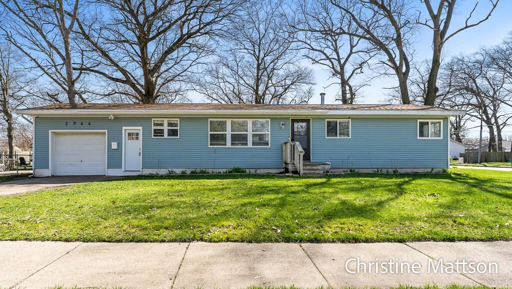 2044 Superior Street, Muskegon, MI 49444 Main Photo