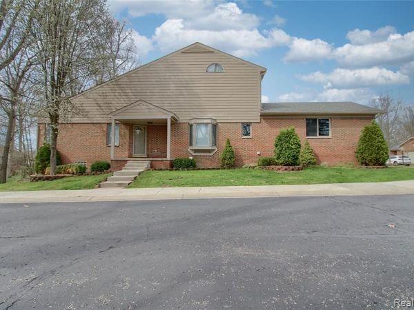 505 Willow Drive, South Lyon, MI 48178