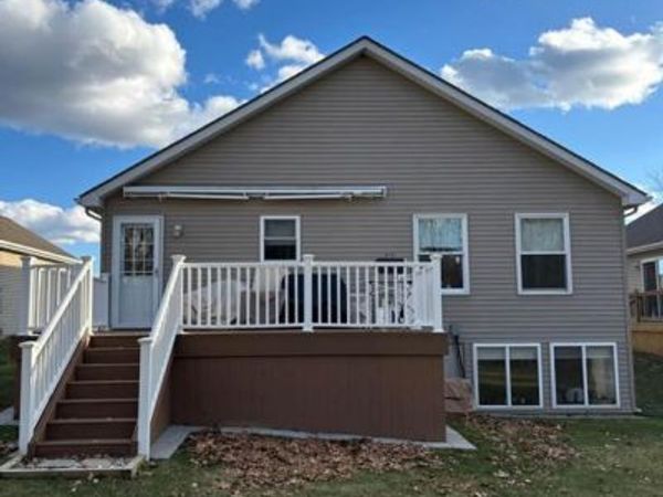 210 Pineview Drive, Fenton, MI 48430