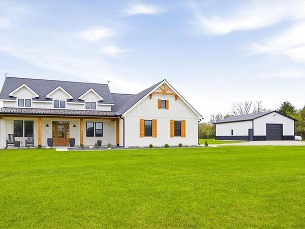 9513 W 2400 Road, Fontana, KS 66026