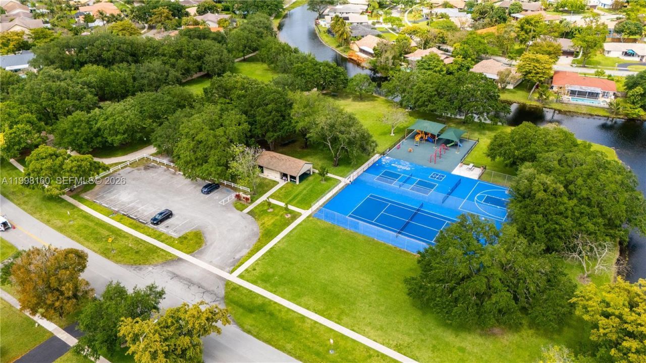 1261 NW 95th Ave, Plantation, FL 33322 Photo