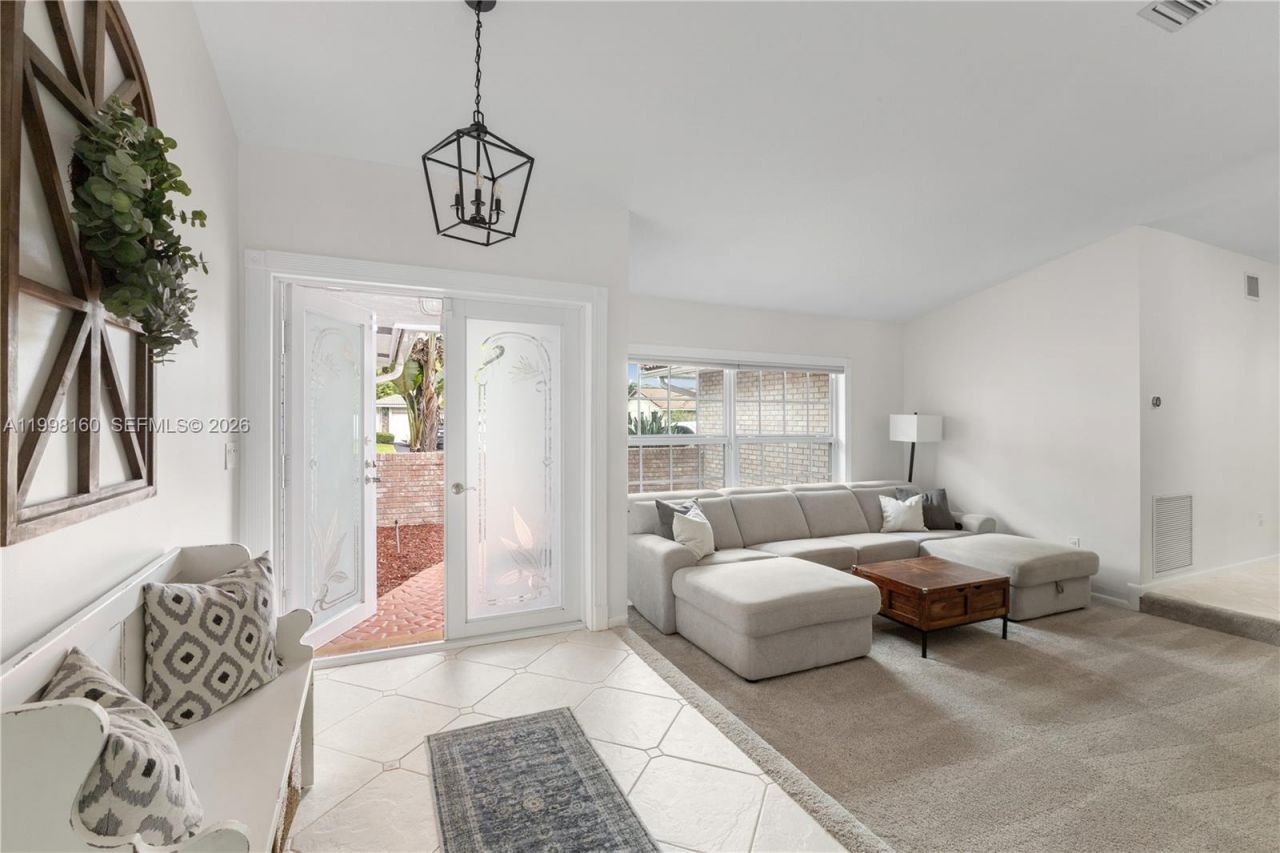 1261 NW 95th Ave, Plantation, FL 33322 Photo