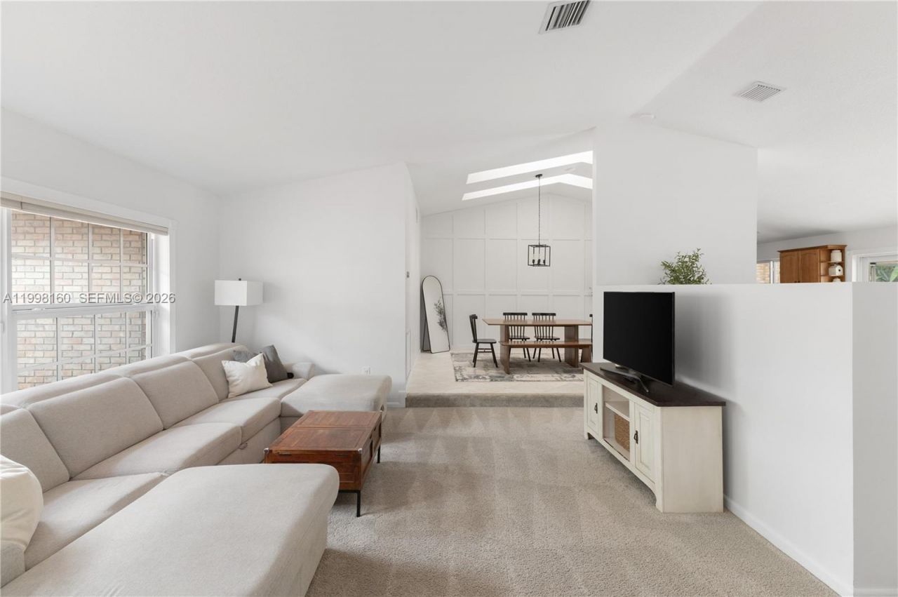 1261 NW 95th Ave, Plantation, FL 33322 Photo