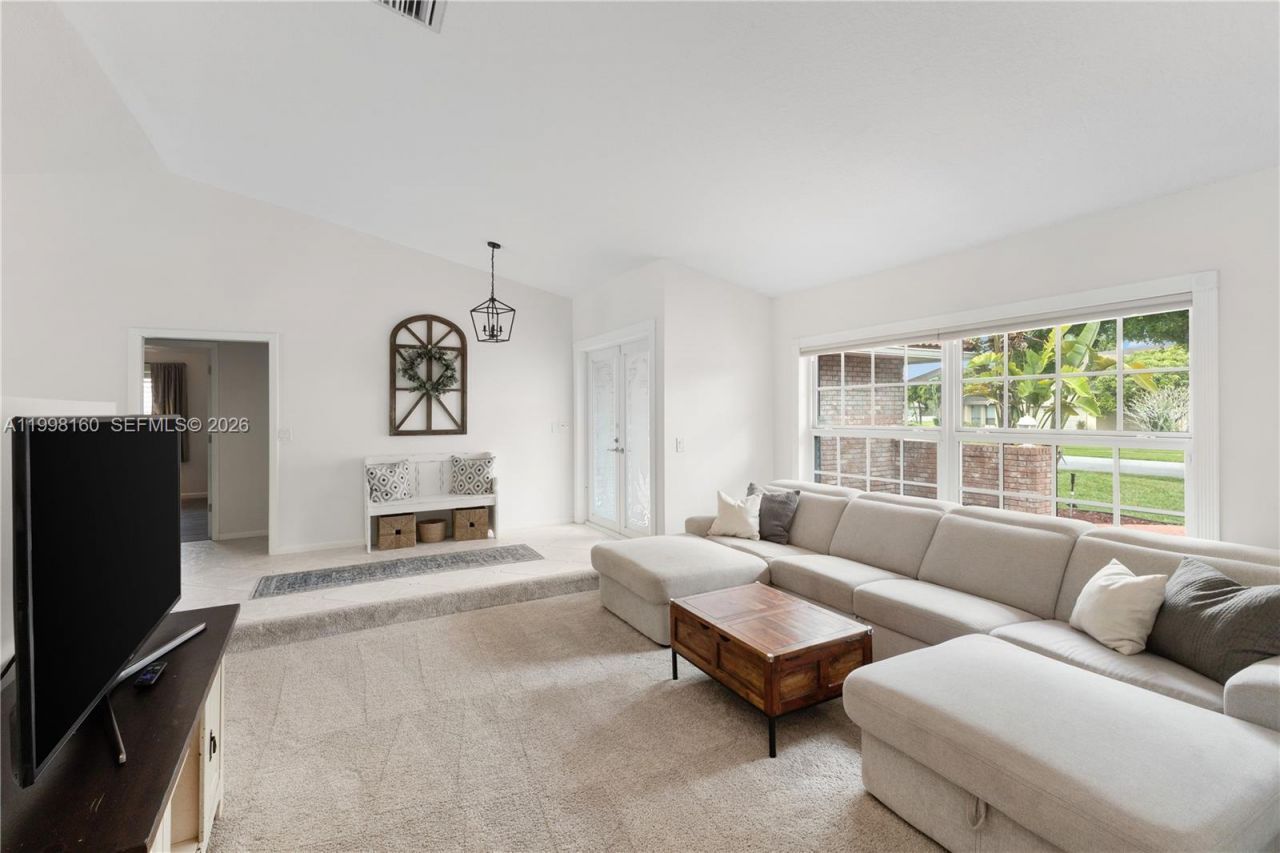 1261 NW 95th Ave, Plantation, FL 33322 Photo