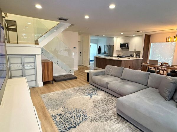 6420 NW 109th Ave, Doral, FL 33178