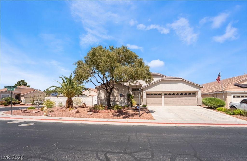 8528 Bandits Bluff Avenue , Las Vegas, NV 89143