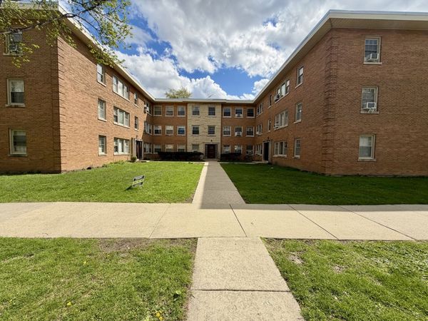4817 Hull Street , Unit 3A, Skokie, IL 60077