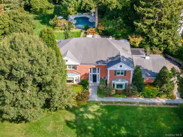 90 Elderfields Road , Manhasset, NY 11030