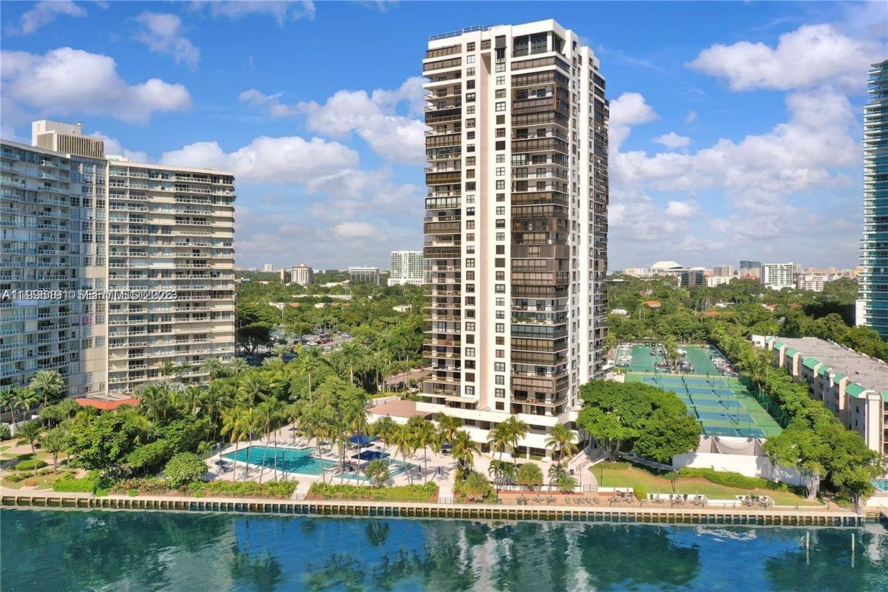 2333 Brickell Ave, Unit 2504, Miami, FL 33129 Photo