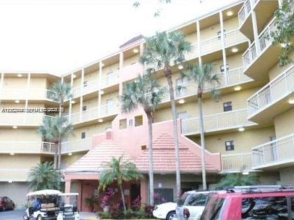 8290 Lake Dr , Unit 104, Doral, FL 33166