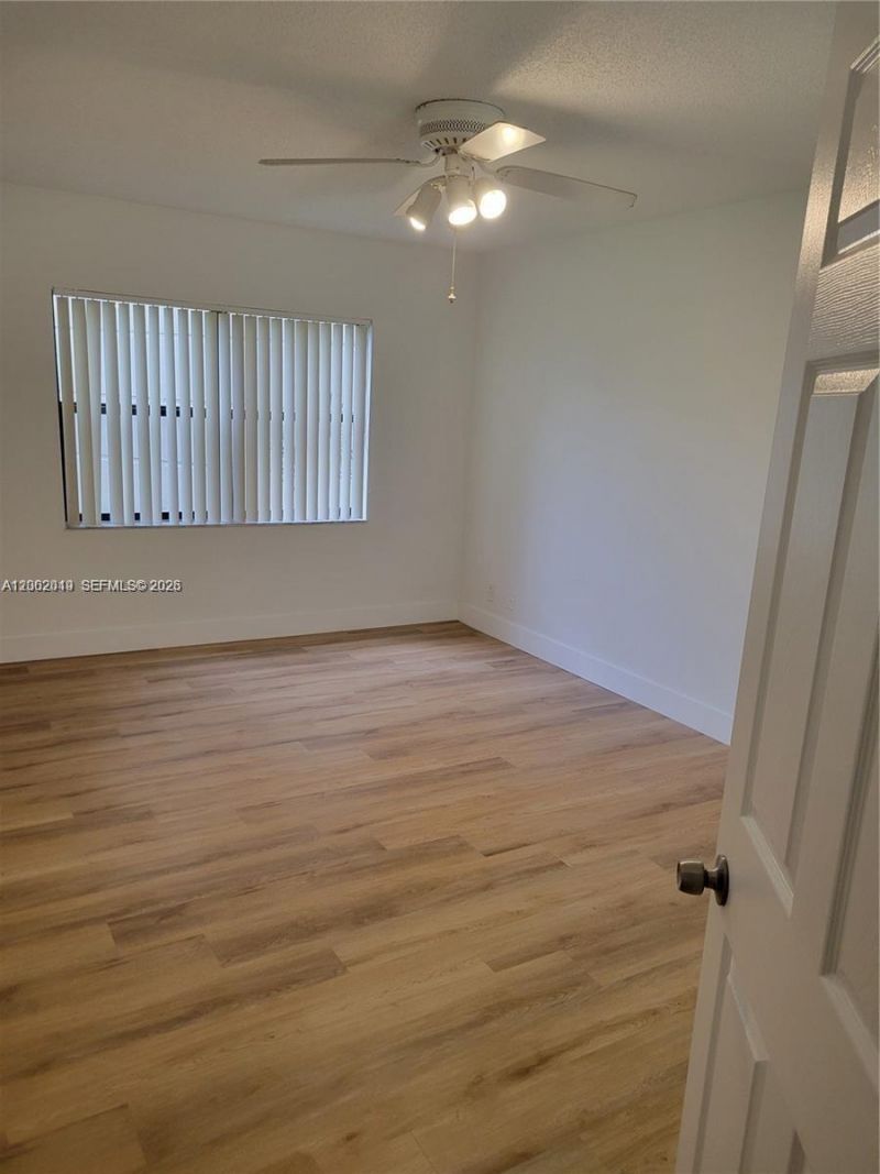 8290 Lake Dr, Unit 104, Doral, FL 33166 Photo