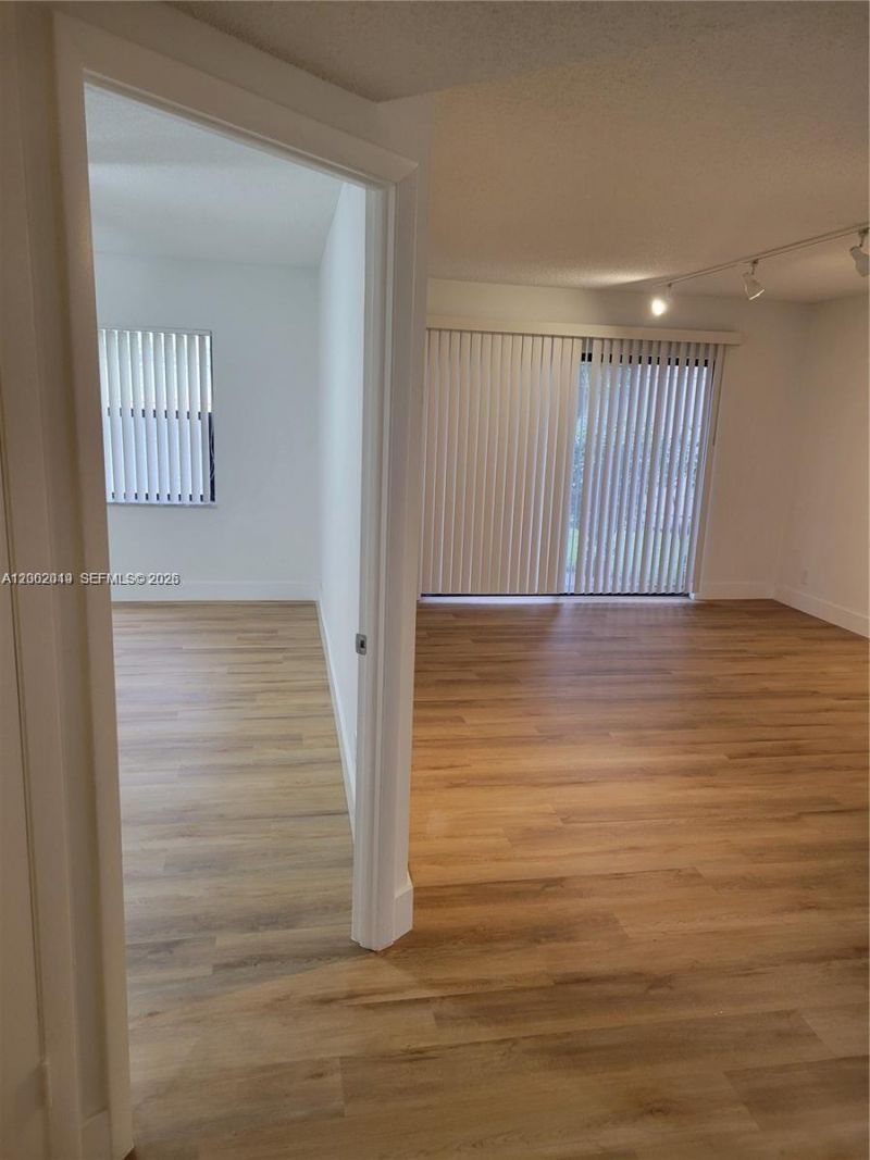 8290 Lake Dr, Unit 104, Doral, FL 33166 Photo