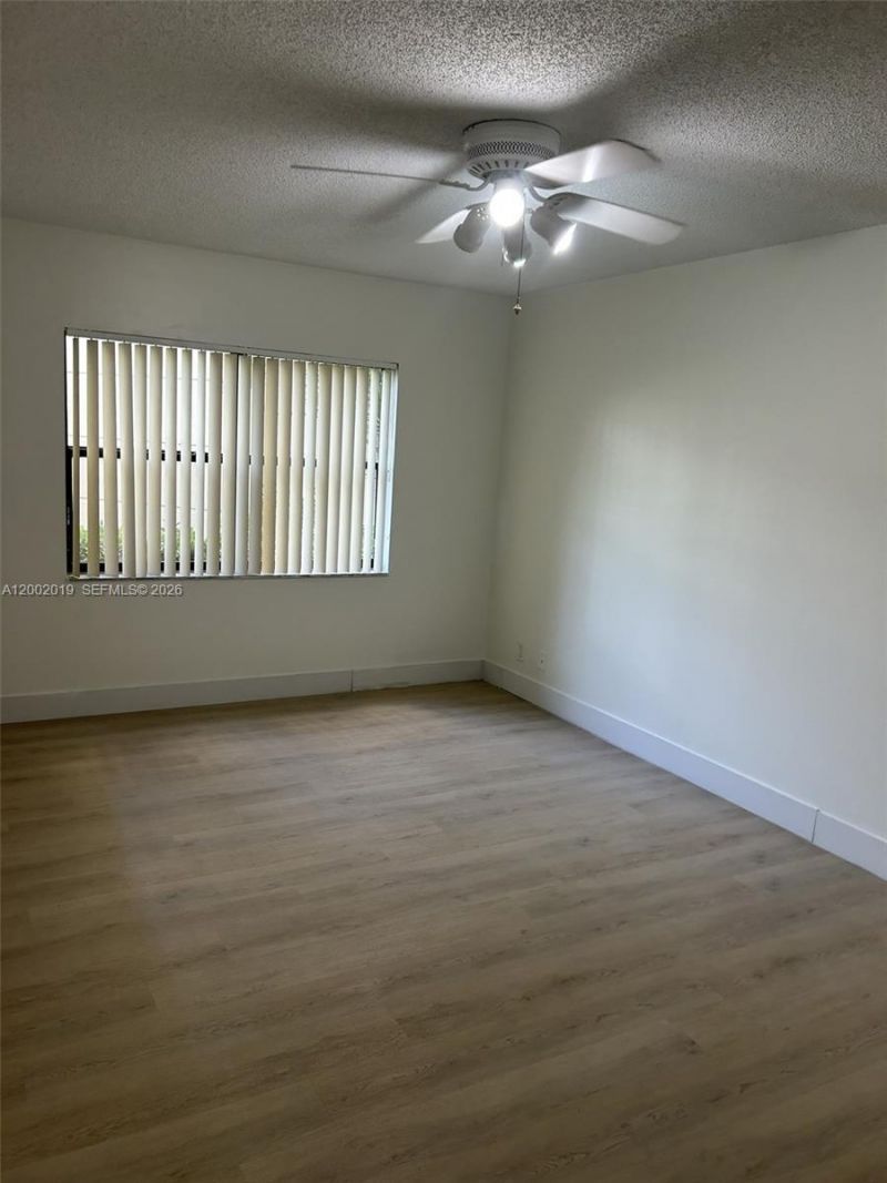 8290 Lake Dr, Unit 104, Doral, FL 33166 Photo