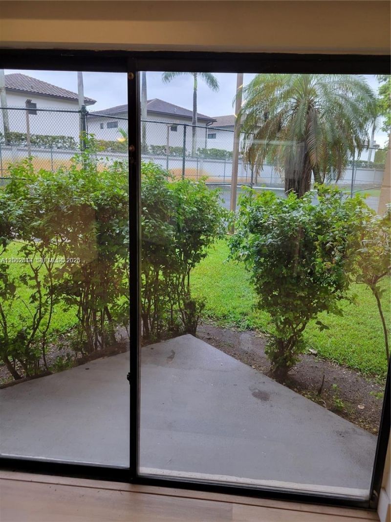 8290 Lake Dr, Unit 104, Doral, FL 33166 Photo
