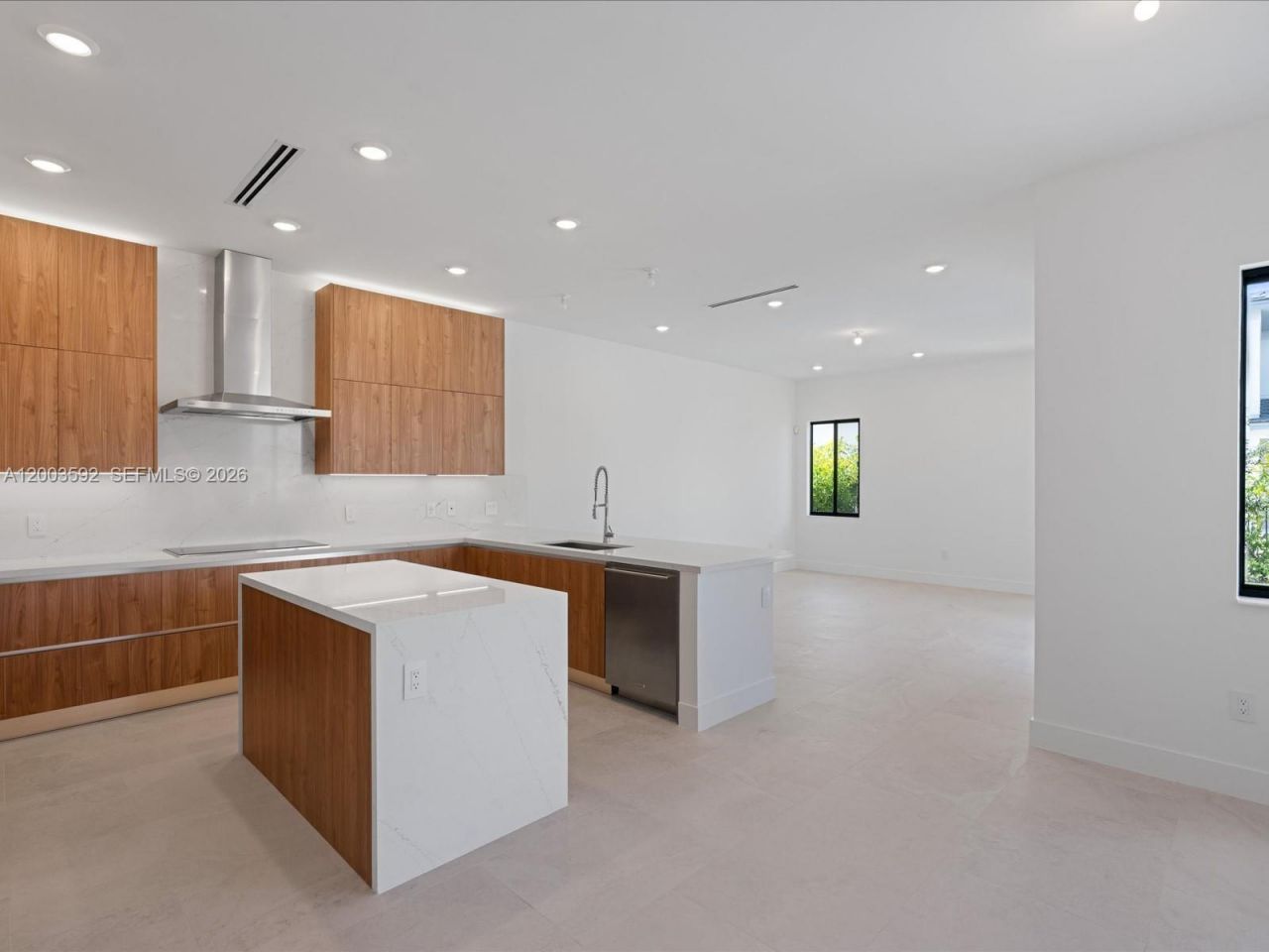 19602 NE 14 Ct, Miami, FL 33179 Photo