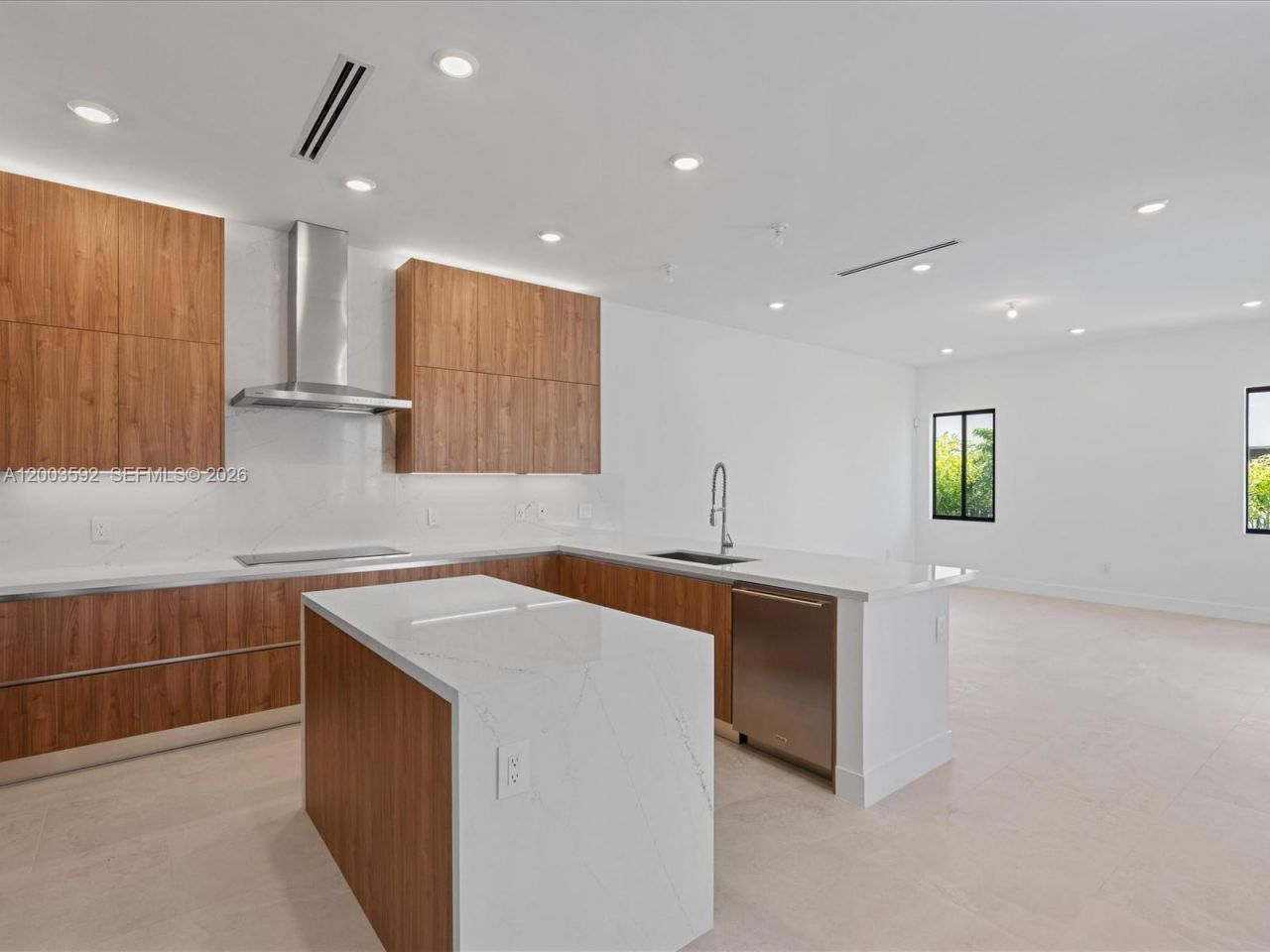 19602 NE 14 Ct, Miami, FL 33179 Photo