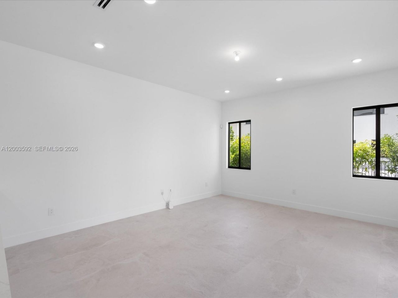 19602 NE 14 Ct, Miami, FL 33179 Photo