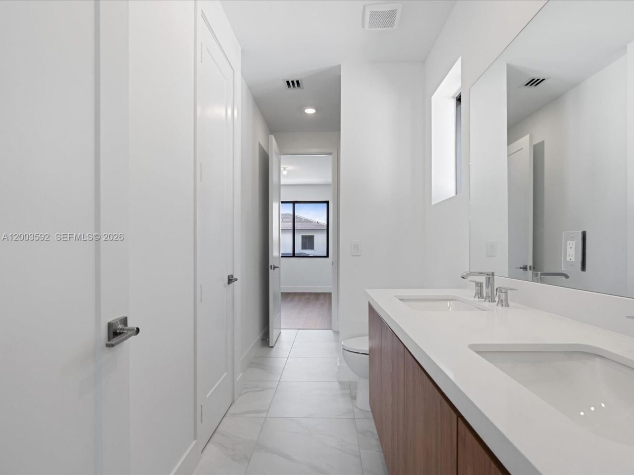 19602 NE 14 Ct, Miami, FL 33179 Photo