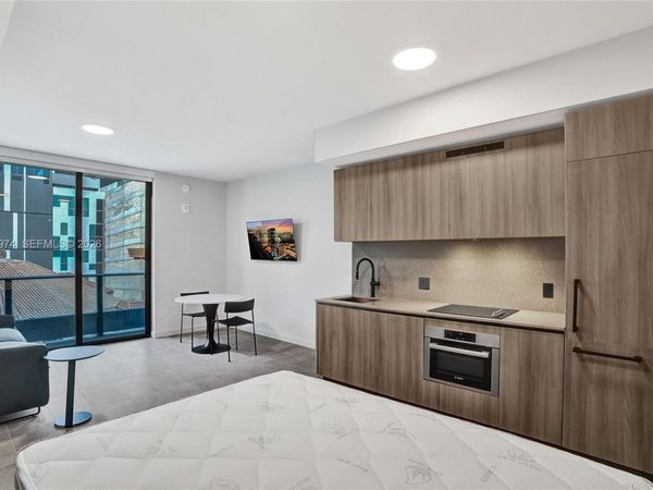 121 NE 5th Street , Unit 807, Miami, FL 33132