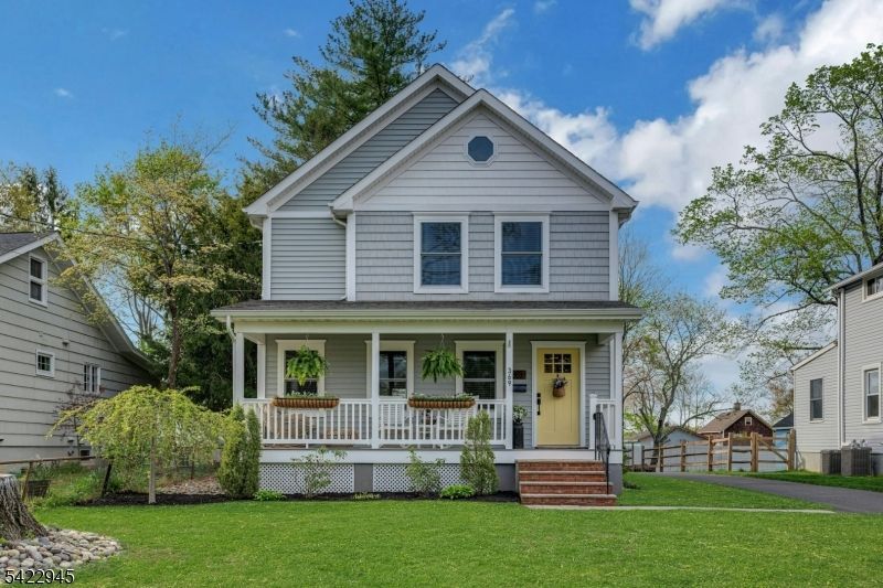 369 Chestnut St, Long Hill, NJ 07980 Main Photo
