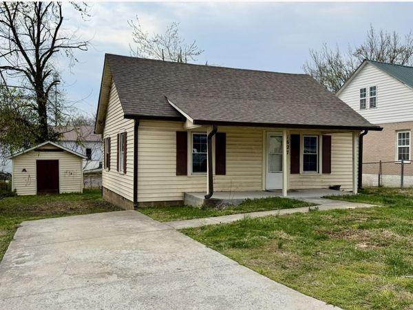 1627 Old Highway 31 E, Westmoreland, TN 37186