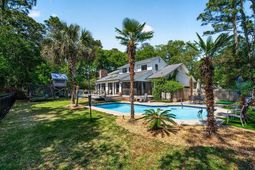 388 Linden Circle photo 4