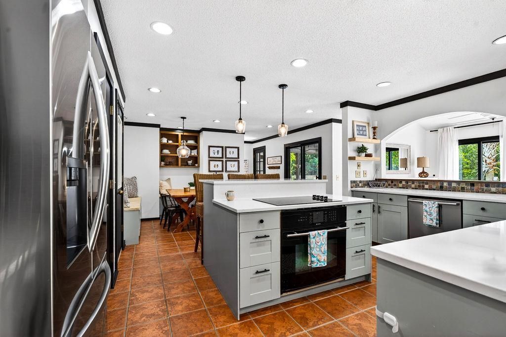 388 Linden Circle  Photo 6