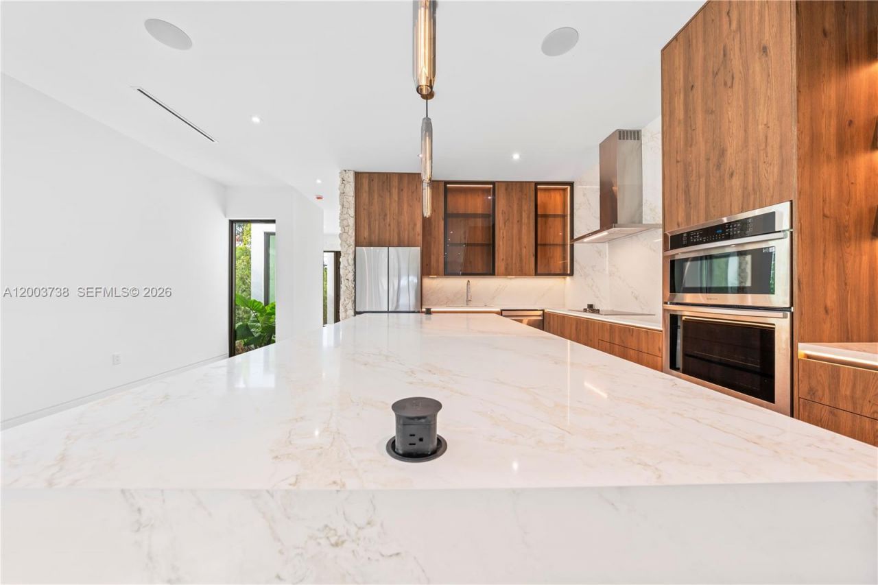 3320 SW 23rd St, Miami, FL 33145 Photo