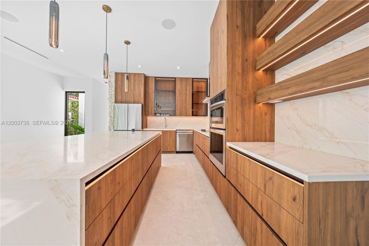 3320 SW 23rd St, Miami, FL 33145 Photo