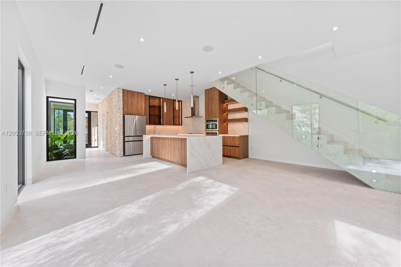 3320 SW 23rd St, Miami, FL 33145 Photo