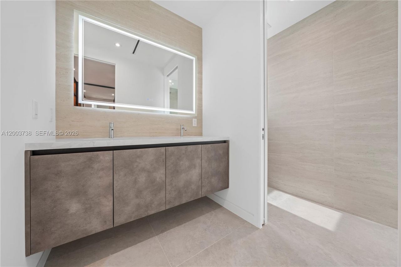 3320 SW 23rd St, Miami, FL 33145 Photo