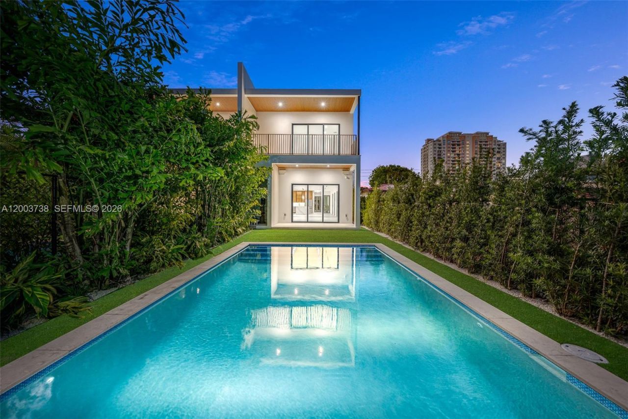 3320 SW 23rd St, Miami, FL 33145 Photo