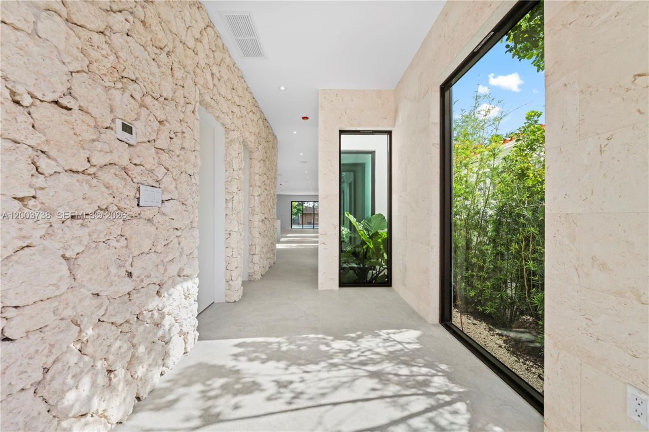 3320 SW 23rd St, Miami, FL 33145 Photo