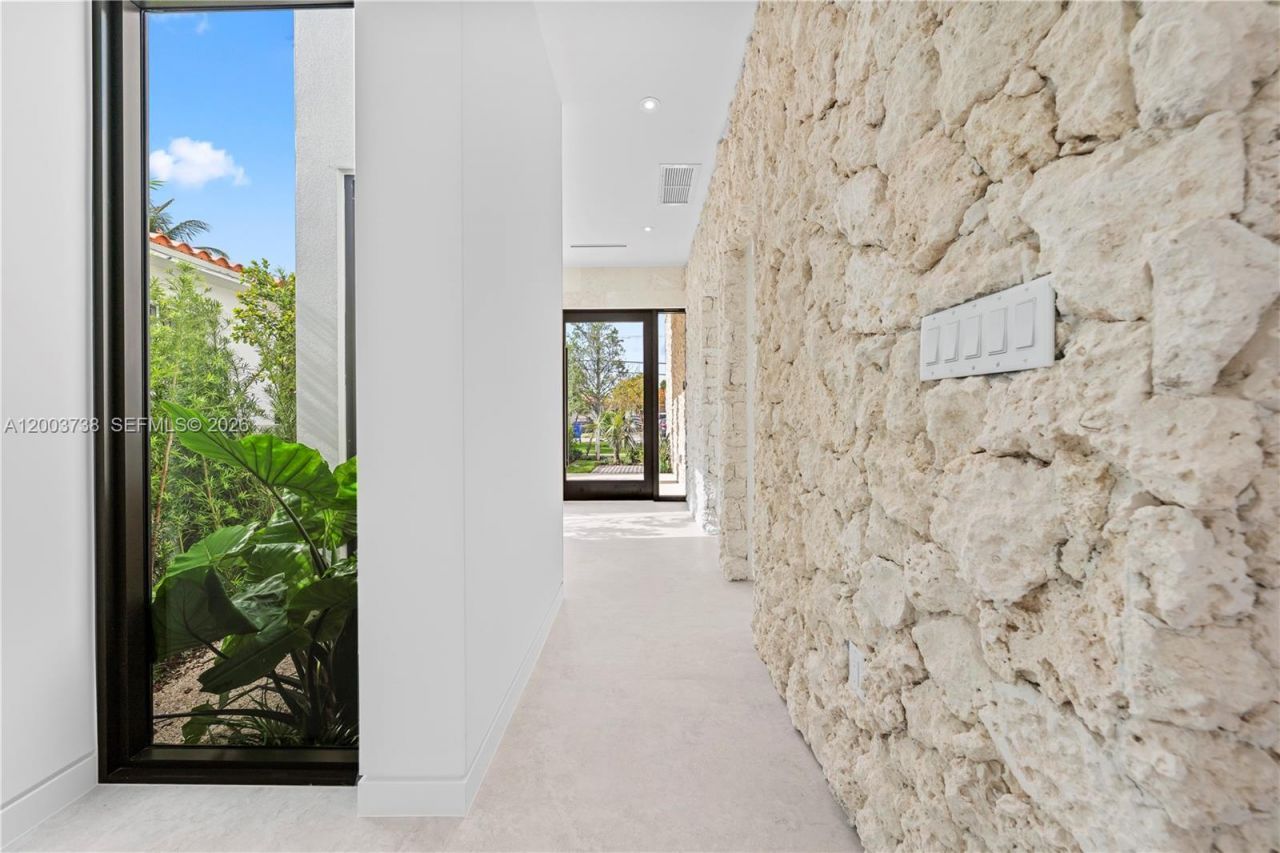 3320 SW 23rd St, Miami, FL 33145 Photo