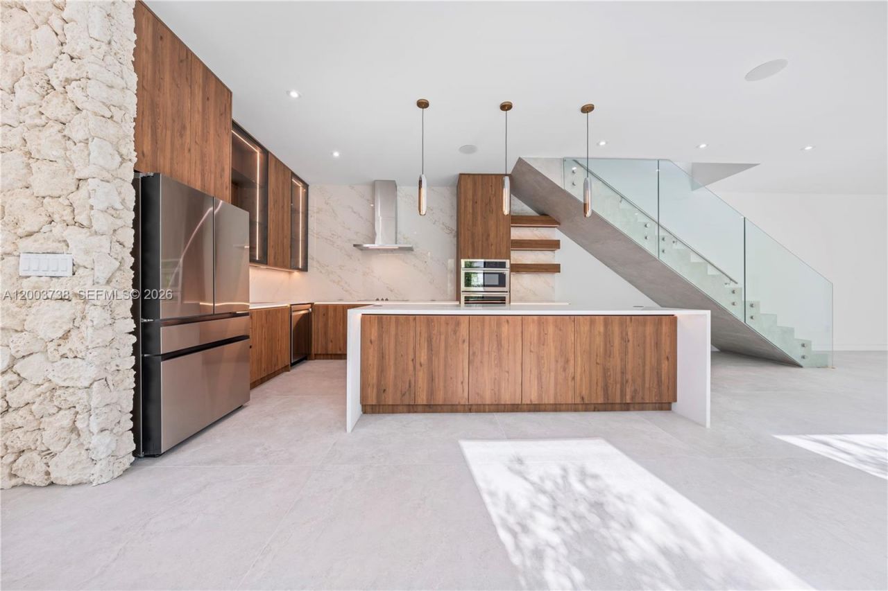 3320 SW 23rd St, Miami, FL 33145 Photo