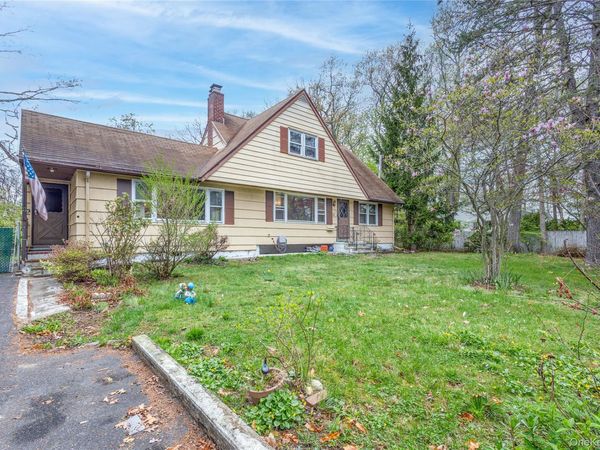 20 Olympia Street , Port Jefferson, NY 11776