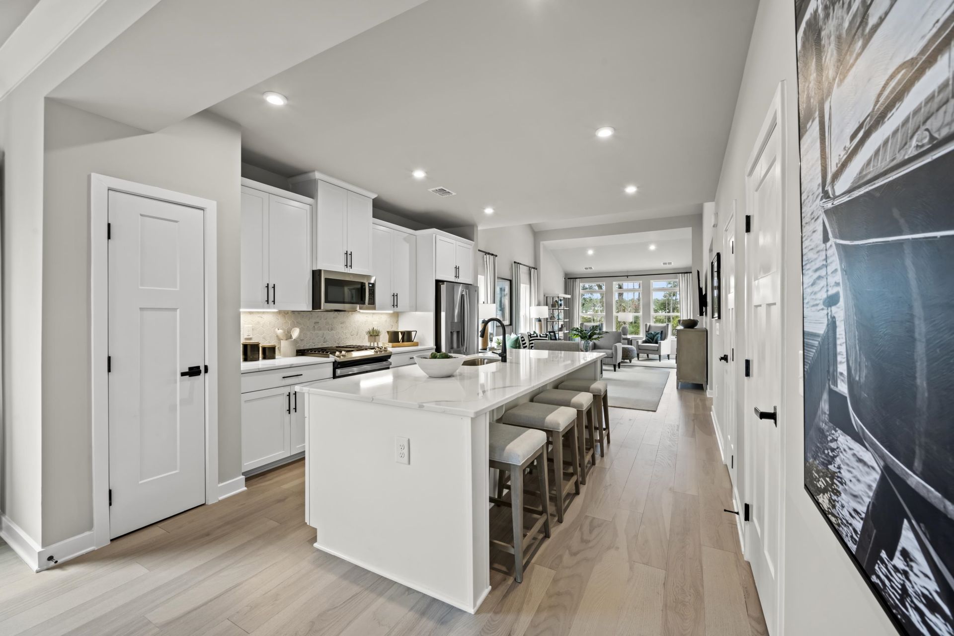 8808 Arcadius Dr  Photo 3