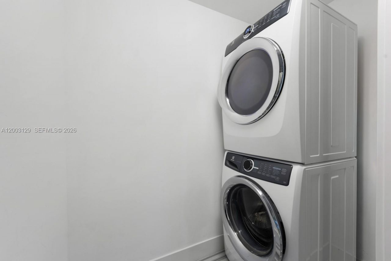 1451 Brickell Ave , Unit 903, Miami, FL 33131 Photo