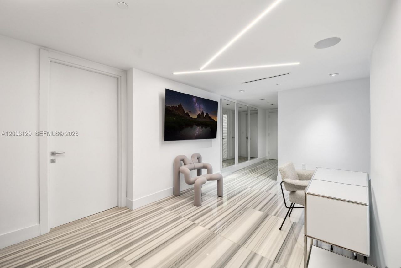 1451 Brickell Ave , Unit 903, Miami, FL 33131 Photo