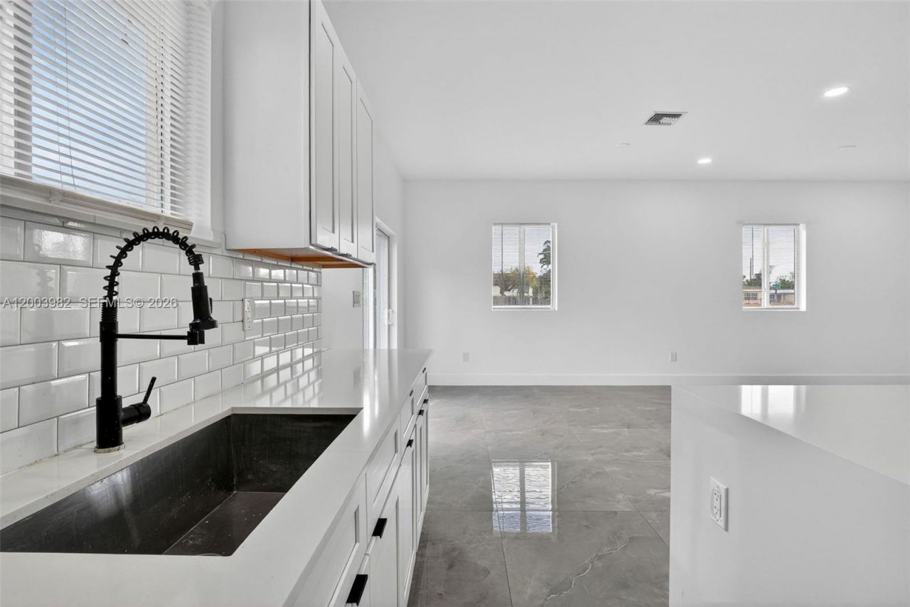 655 NW 24th Ave, Fort Lauderdale, FL 33311 Photo