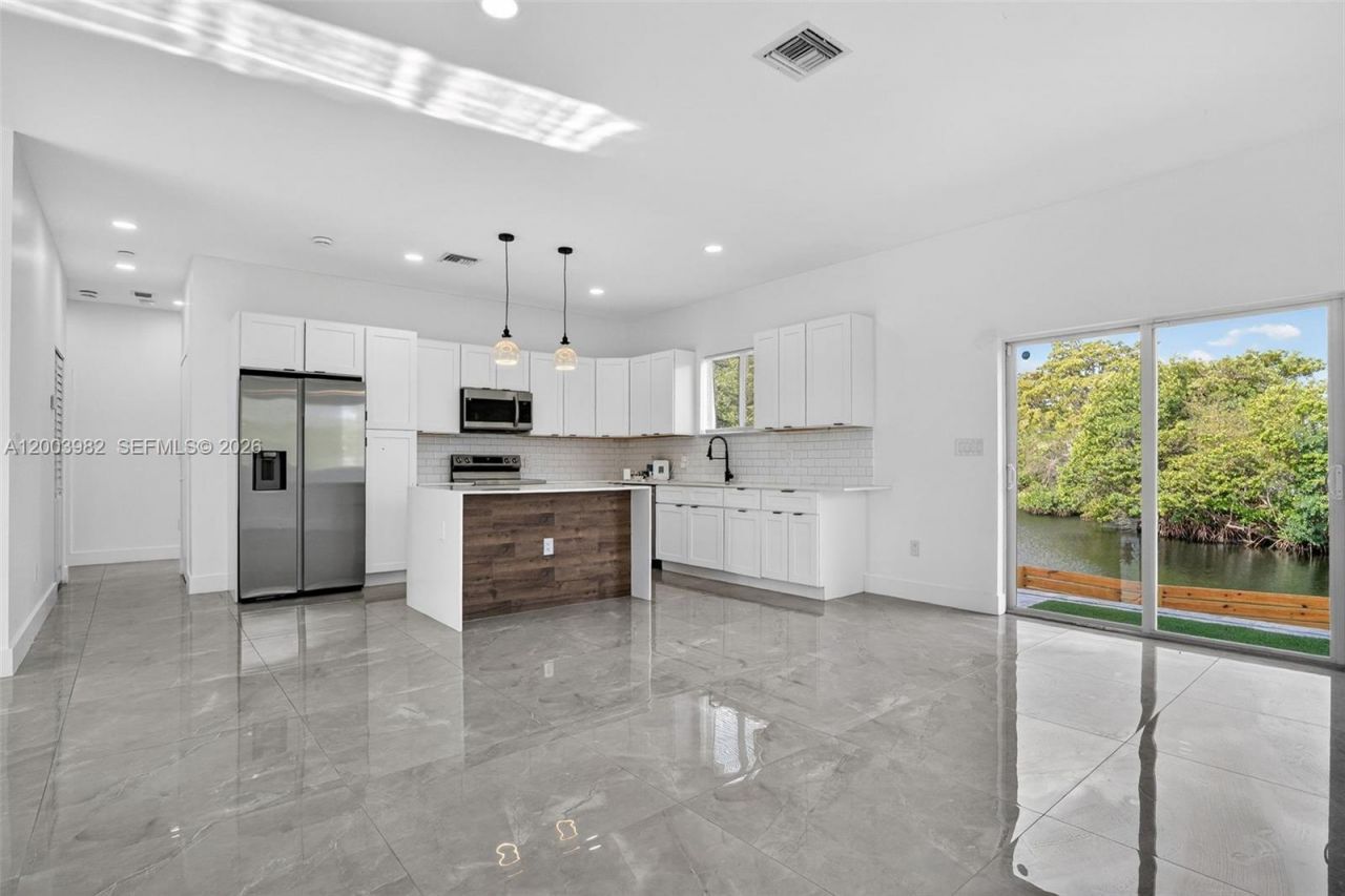 655 NW 24th Ave, Fort Lauderdale, FL 33311 Photo