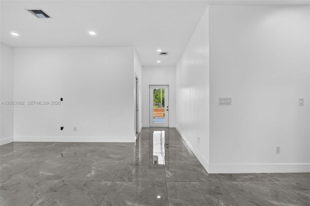 655 NW 24th Ave, Fort Lauderdale, FL 33311 Photo