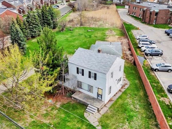 33420 Utica Road, Fraser, MI 48026
