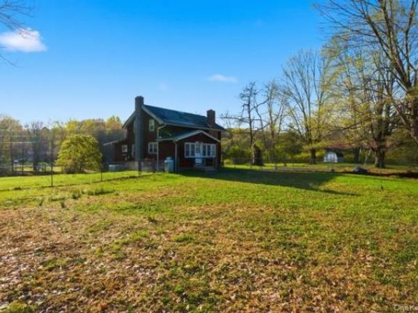 32 Heinsman Lane, Wallkill, NY 12589