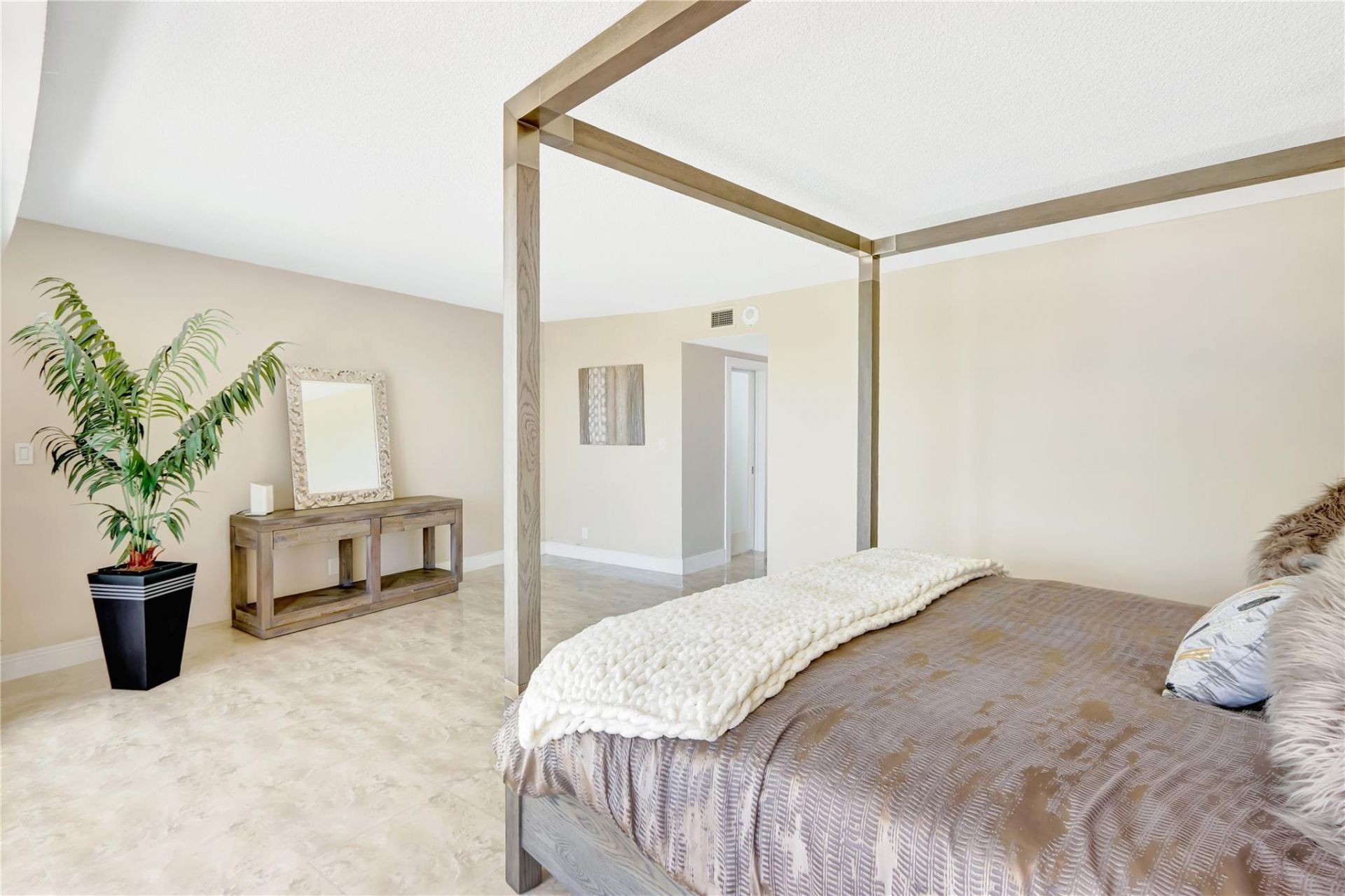 2000 S Ocean Drive, Unit 407, Fort Lauderdale, FL 33316 Photo