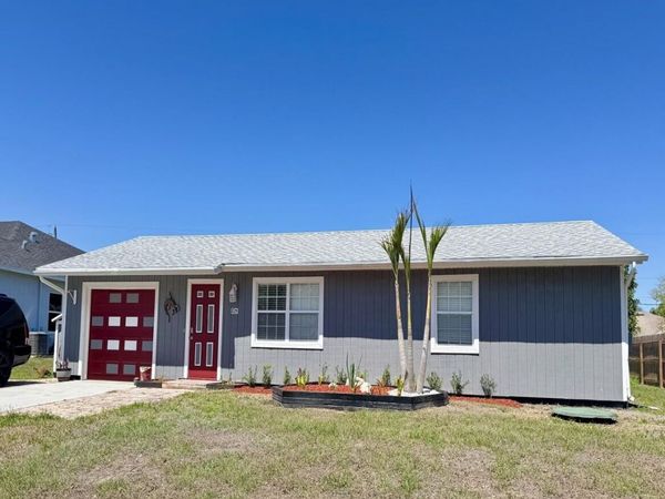 825 SW Canary Terrace, Port St. Lucie, FL 34953