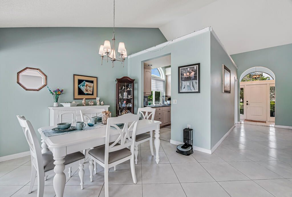 2390 Saratoga Bay Drive, West Palm Beach, FL 33409 Photo