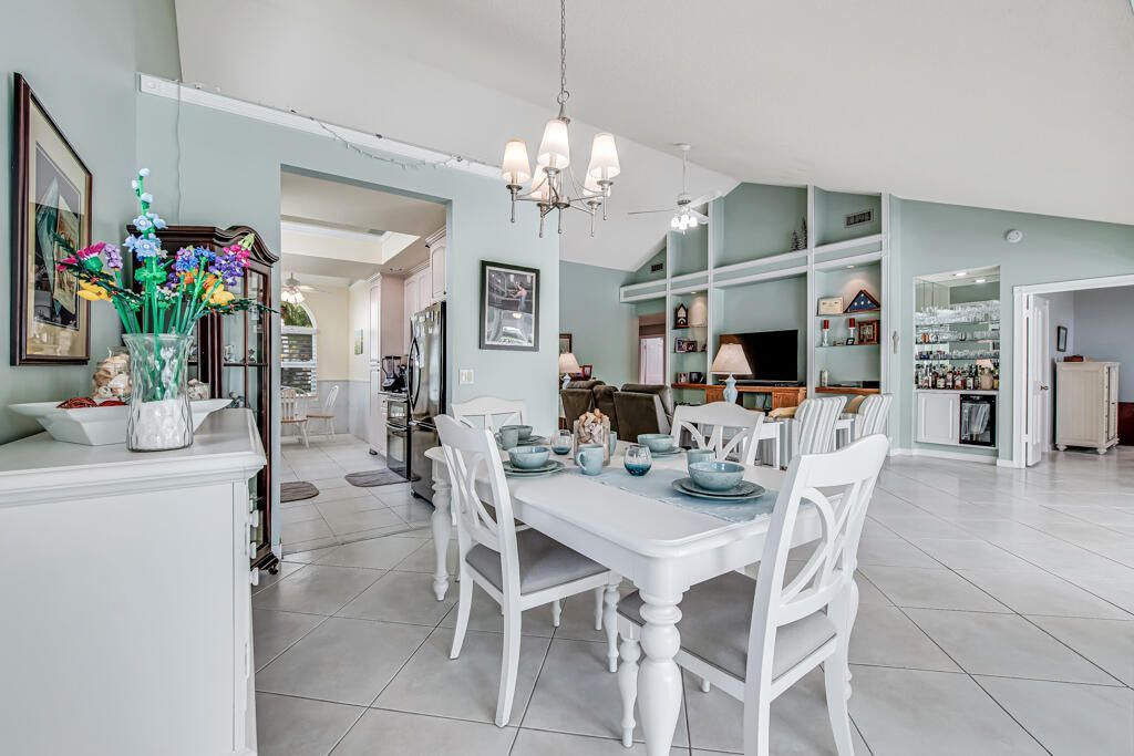 2390 Saratoga Bay Drive, West Palm Beach, FL 33409 Photo
