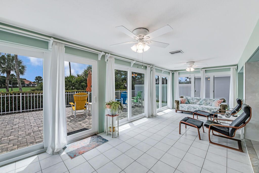 2390 Saratoga Bay Drive, West Palm Beach, FL 33409 Photo